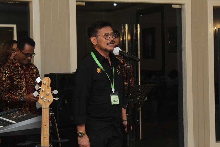 Menteri Pertanian Syahrul Yasin Limpo  saat memberikan sambutan di kediaman gubernur Maluku di Ambon, Jumat malam (29/5/2020)