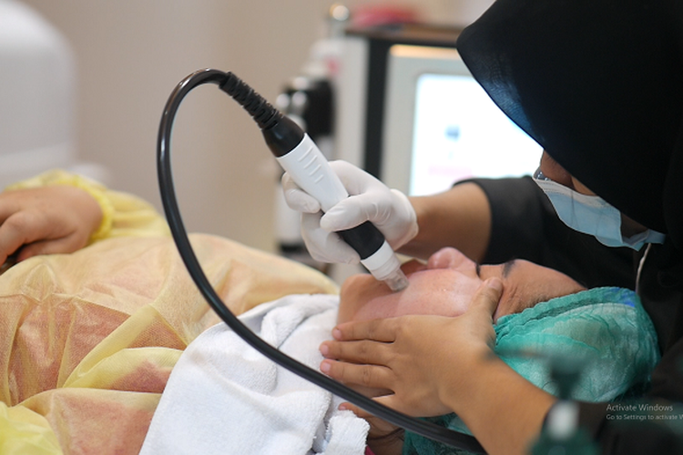 Salah satu treatment di Novi's Clinic, rekomendasi klinik kecantikan di Bekasi
