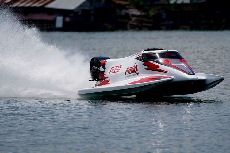 Ajang balap powerboat F1H20 di area Pelabuhan Muliaraja Napitupulu dan Lapangan Sisingamangaraja, Balige, Minggu