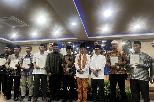 Raja Juli Tebar 50 Sertifikat Tanah Wakaf di Bekasi