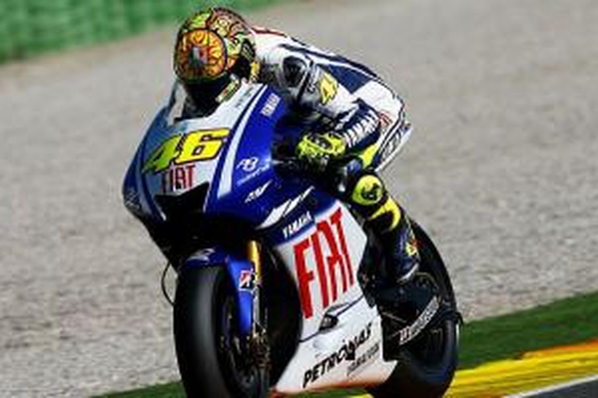 Valentino Rossi bersama Yamaha YZR-M1 800cc