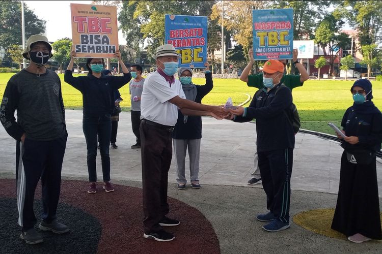 Sosialisasi bahaya TBC di Lapangan Pancasila Salatiga