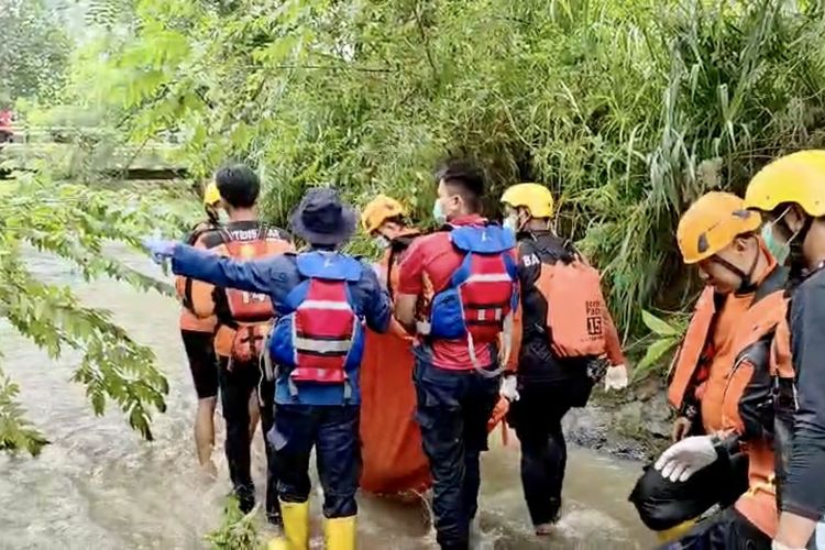 Dua Bocah Hanyut Saat Banjir di Bandar Lampung Ditemukan Tewas