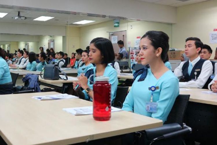 Suasana pelatihan pramugari dan pramugara Silk Air di Bandara Changi, Singapura, Selasa (7/2/2017).
