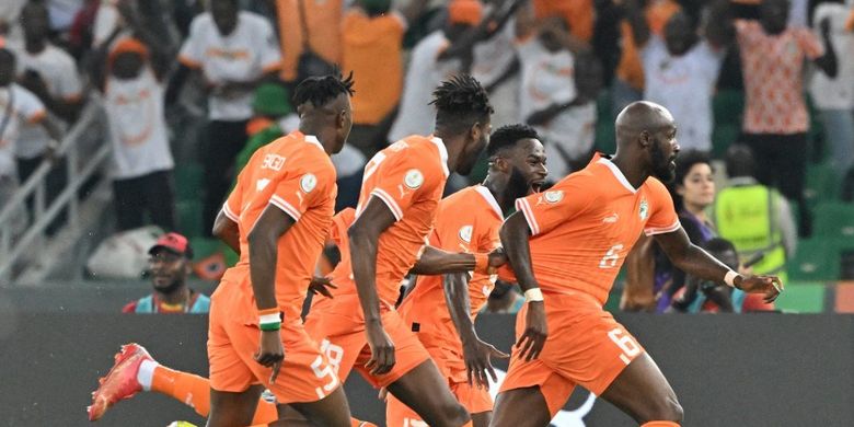 Momen perayaan gol Seko Fofana dalam laga pembukaan Piala Afrika 2023 antara Pantai Gading vs Guinea-Bissau di Stadion Olimpiade Alassane Ouattara, Ebimpe, Abidjan, 13 Januari 2024.