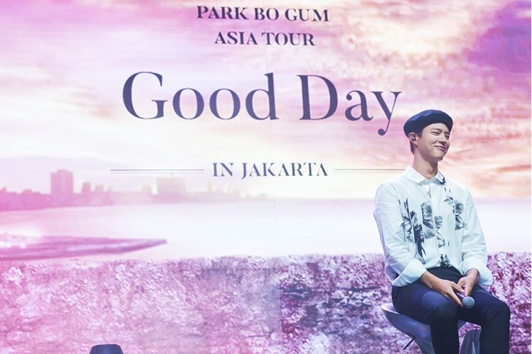 Aksi Park Bo Gum di panggung fan meeting Good Day di Kota Kasablanka, Jakarta, Sabtu (23/3/20019), saat menyanyikan lagu Untukku ciptaan Yovie Widianto yang dipopulerkan mendiang Chrisye.