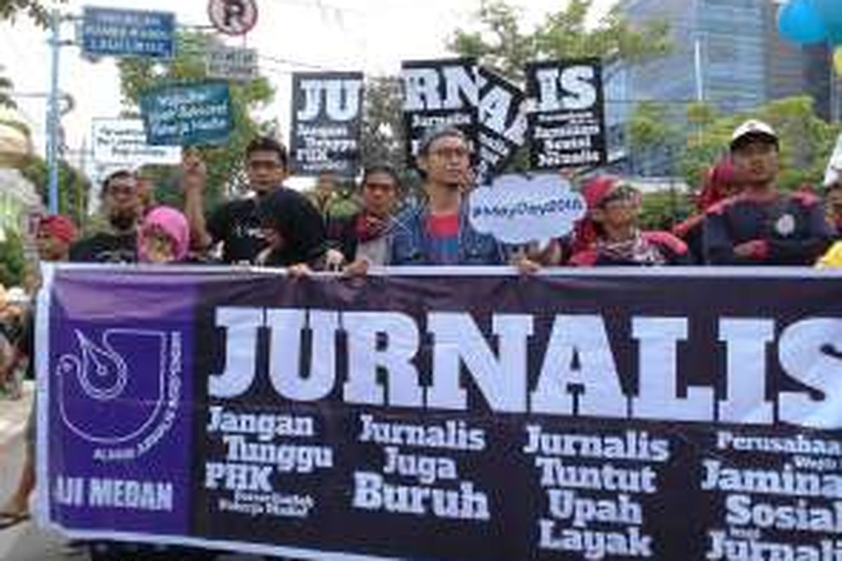 Peringati May Day, Jurnalis Medan Tuntut Hapus Sistem Kontrak dan Upah Murah, Minggu (01/05/2016)