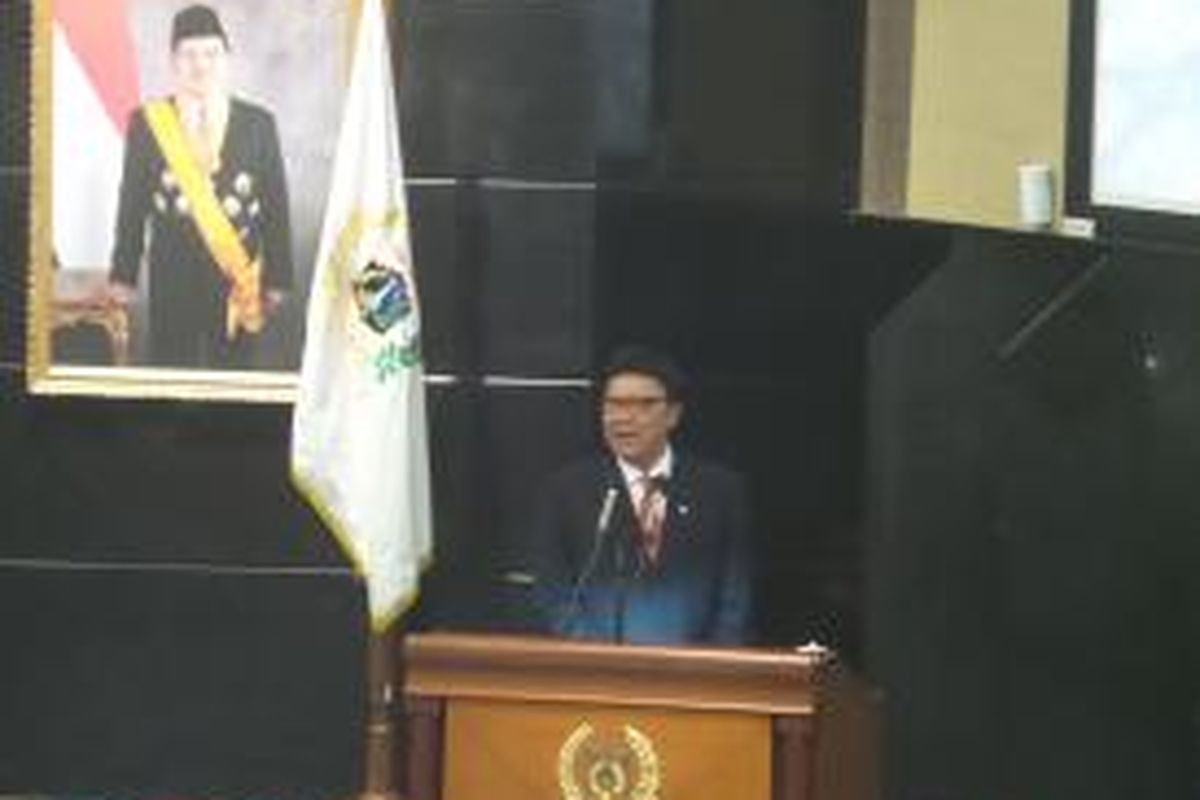 Menteri Dalam Negeri Tjahjo Kumolo saat menyampaikan kata sambutan dalam sidang paripurna istimewa peringatan HUT ke-488 Kota Jakarta, di Gedung DPRD DKI Jakarta, Senin (22/6/2015)