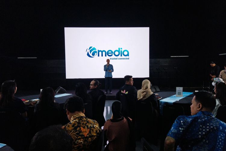 Chief Executive Officer (CEO) KG Media Andy Budiman menyampaikan sambutan dalam peluncuran platform Lestari di Menara Kompas, Jumat (28/7/2023).
