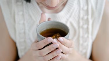 Rutin Minum Teh Setiap Pagi, Apa Dampaknya bagi Ginjal?
