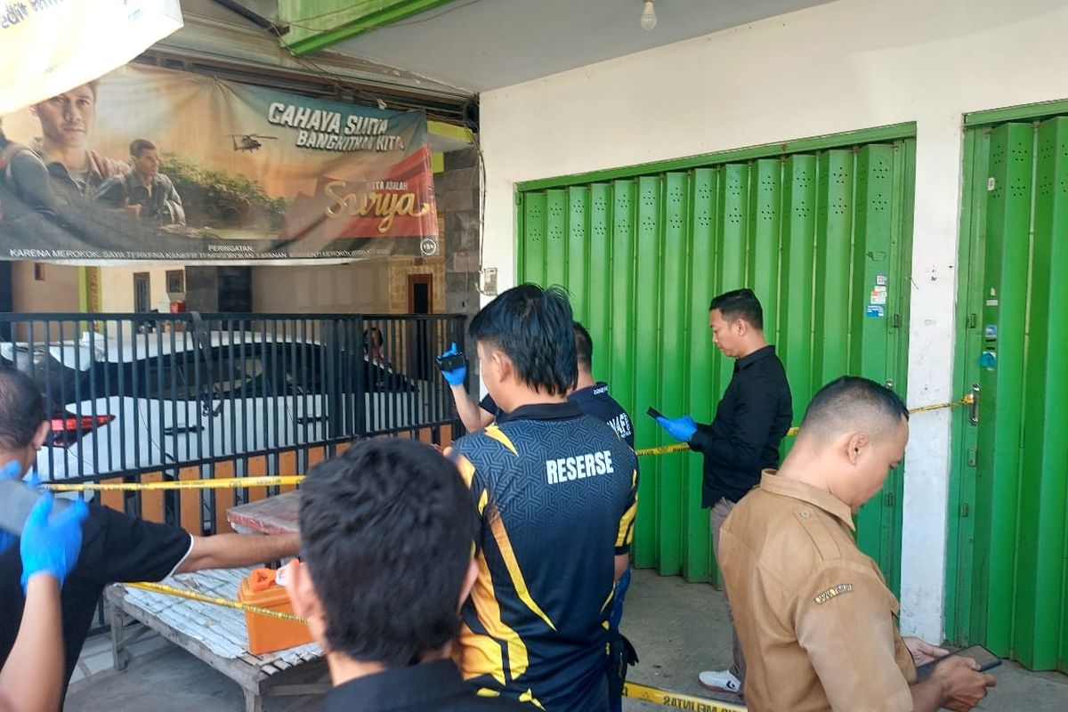Warga Jember menemukan bayi yang dibuang di depan toko pada Selasa (22/4/2025)