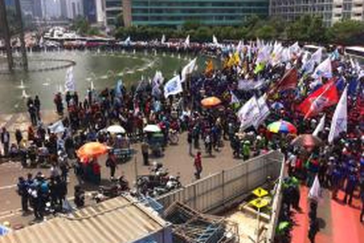 Demo buruh di Bundaran Hotel Indonesia, Rabu (10/12/2014).