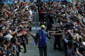Aksi Mitch Evans Saat Juara Formula E Jakarta