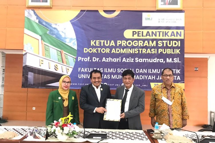 Prof. Azhari Aziz Samudra dilantik menjadi Ketua Program Studi Doktor Administrasi Publik FISIP UMJ pada Selasa, (28/07) di Wisma DPR RI Bogor, Jawa Barat.