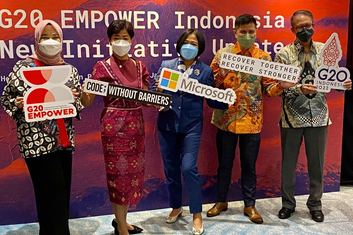 G20 Empower bekerja sama dengan Microsoft Indonesia untuk meningkatkan partisipasi perempuan dalam ekonomi digital melalui program Code, Without Barriers. 