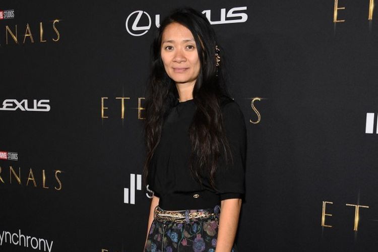 Sutradara Chloé Zhao menghadiri World Premiere film Eternals dari Marvel Studios yang dilaksanakan di El Capitan Theatre di Hollywood, Los Angeles, pada 18 Oktober 2021. 