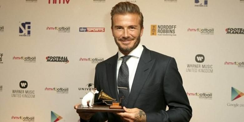 David Beckham menerima Legend of Football Award pada Anniversary HMV Football Extravaganza ke-20 di London, Selasa (1/9/2015).