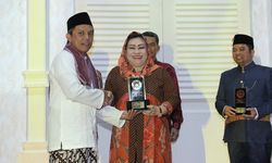 Wali Kota Semarang Sabet Penghargaan di Bidang Kehumasan