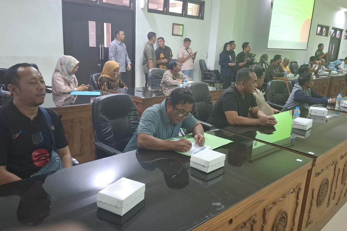 Tujuh pekerja migran Indonesia (PMI) asal Kabupaten Madiun dan Magetan, Jawa Timur yang menjadi korban perdagangan orang di di Guinea Ekuatorial, Afrika, berhasil dipulangkan ke Tanah Air, Rabu (3/9/2025).