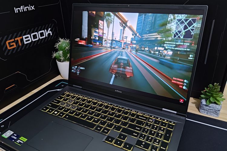 Ilustrasi Infinix GT Book ketika dipakai bermain game. Laptop ini bisa dikonfigurasikan dengan CPU Intel Core hingga i9-13900H, GPU Nvidia GeForce RTX 4060 8 GB, RAM 32 GB, serta SSD 1 TB.