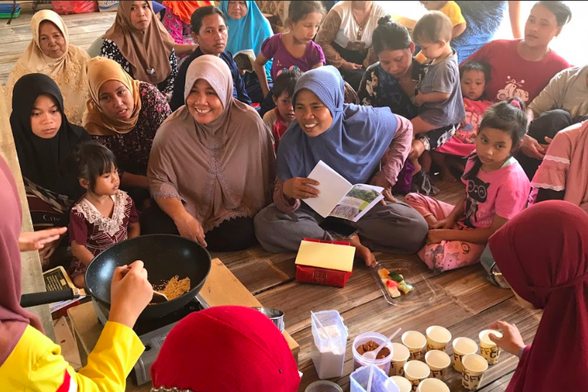 Warga Baduy antusias mengikuti program pengolahan biji hanjeli yang digelar Fakultas Farmasi Universitas Indonesia, Sabtu (27/7/2024).