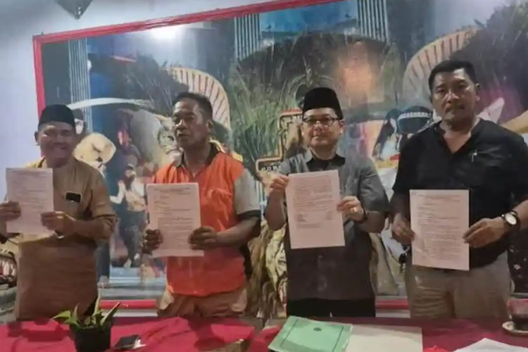 Kepala SMKN 1 Ponorogo Katenan melalui Lembaga Konsultasi dan Bantuan Hukum (LKBH) PGRI Ponorogo melayangkan somasi langsung kepada Gubernur Khofifah.