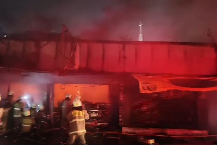 Bengkel di Pasar Mobil Kemayoran Jakpus Kebakaran, 60 Petugas Damkar Dikerahkan