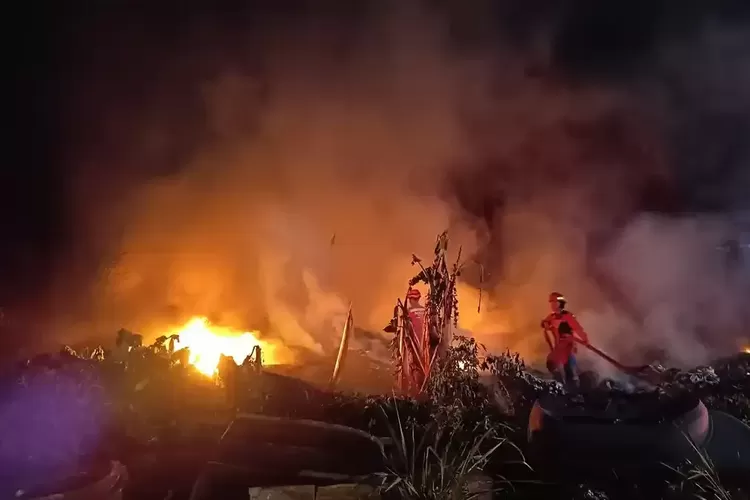 Dua Kebakaran Lahan Terjadi dalam Semalam di Tasikmalaya, Salah Satunya Dipicu Pembakaran Sampah