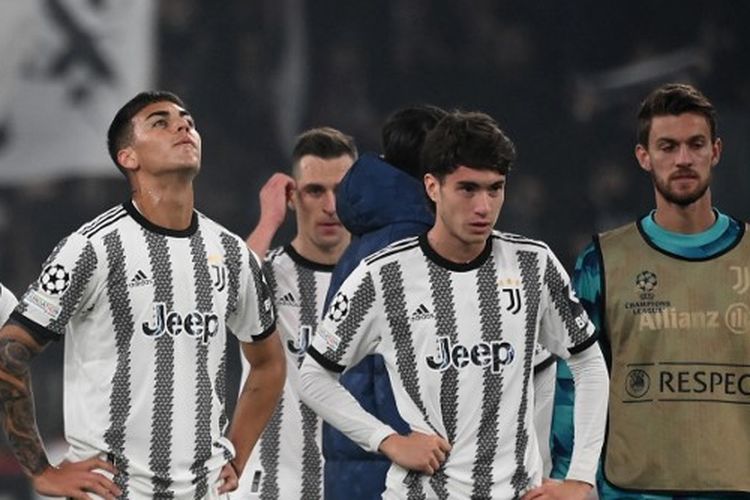 Reaksi para pemain Juventus usai kekalahan dari PSG pada pertandingan Juventus vs PSG di Allianz Stadium, Kamis (3/11/2022) yang berakhir dengan skor 1-2. Terkini, Juventus dihukum pengurangan 15 poin oleh FIGC karena kasus transfer. (Foto oleh FRANCK FIFE / AFP)