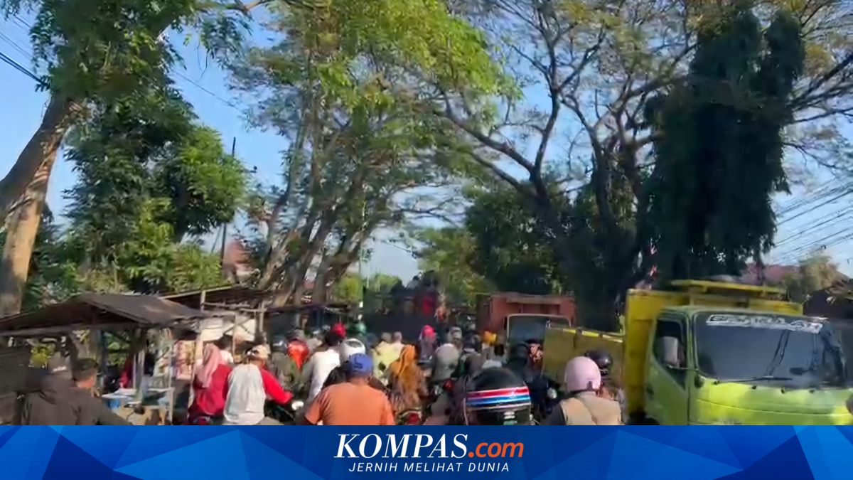 Antrean Solar Bersubsidi di Pasuruan 1 Km, Sopir: Pemerintah Harus Tahu