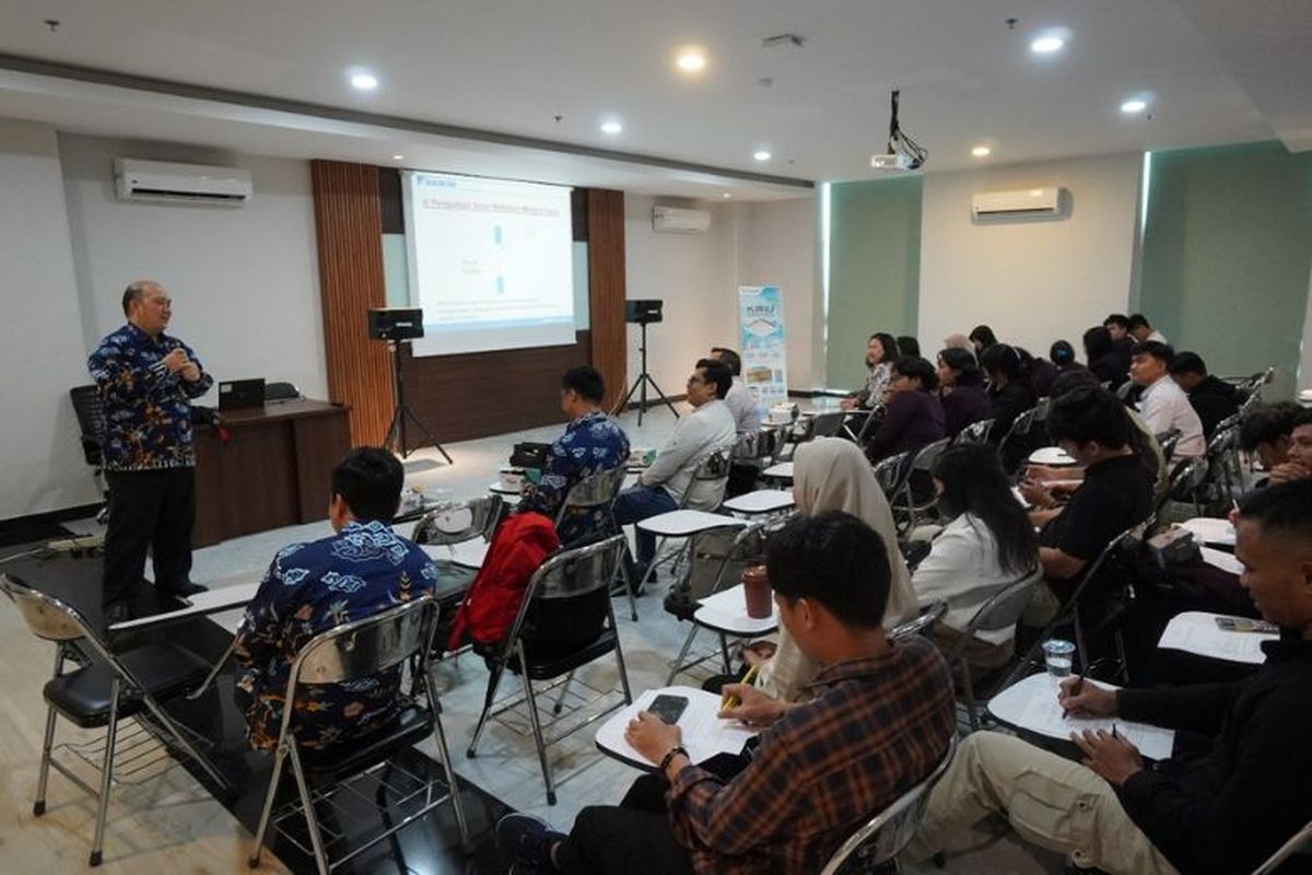 Kepala Cabang Daikin Medan Charly Widjaja. 