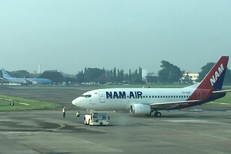 Maskapai Nam Air flight perdana SOC-PNK di Bandara Internasional Adi Soemarmo Solo, Jawa Tengah, Minggu (29/3/2020).