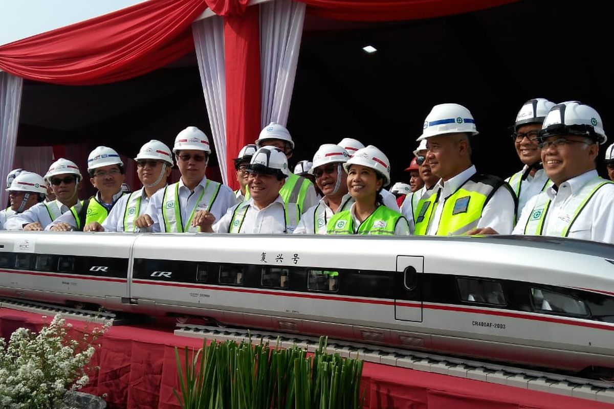 Menteri BUMN Rini M Soemarno menghadiri prosesi peletakan girder pertama proyek Kereta Cepat Jakarta-Bandung di Cikarang, Senin (30/9/2019).