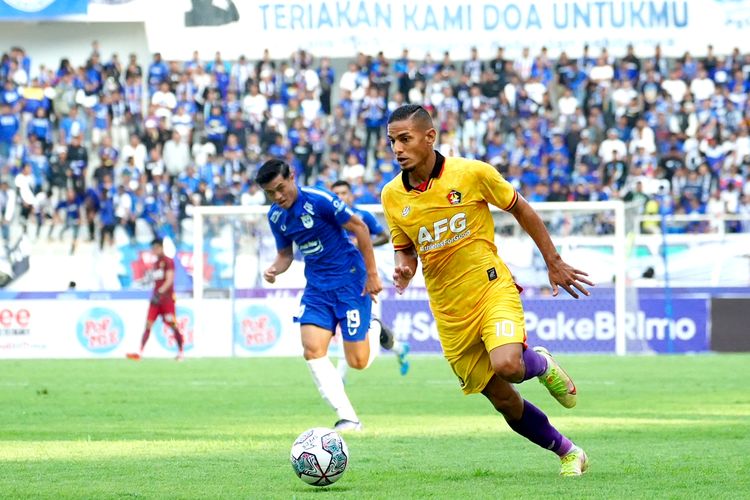 Pemain asing Persik Kediri Renan Silva saat pertandingan pekan 5 Liga 1 2022-2023 melawan PSIS Semarang yang berakhir dengan skor 2-1 di Stadion Jatidiri Semarang, Kamis (18/8/2022) sore.            
