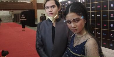 Penyanyi Dul Jaelani (kiri) bersama kekasihnya, Tissa Biani, saat ditemui di Jakarta Convention Center (JCC) Senayan, Jakarta Pusat, Sabtu (5/12/2020).