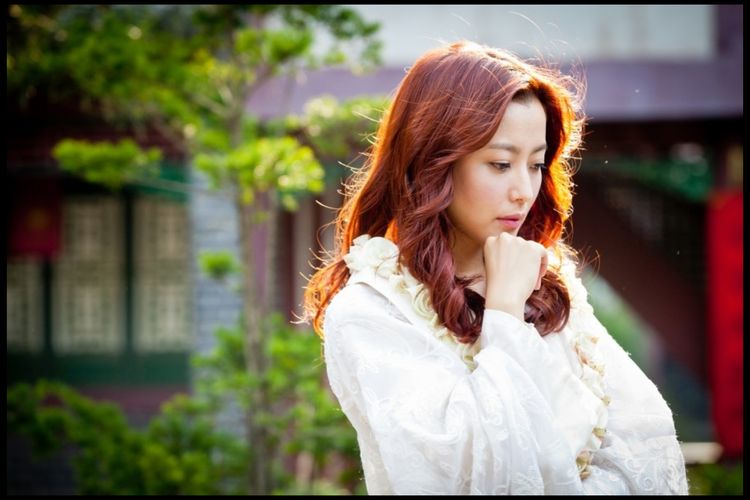  Kim Hee Sun pemeran Yoo Eun Soo dalam Drama Faith