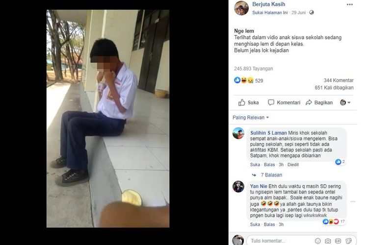 Tangkapan layar video yang menampilkan seorang anak tengah menghirup lem di depan kelasnya.(FACEBOOK)