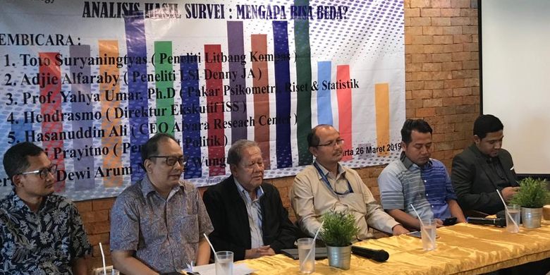 Acara diskusi bertajuk Analisis Hasil Survei: Mengapa Bisa Beda?, di Upnormal Coffee, Cikini, Jakarta Pusat, Selasa (26/3/2019).