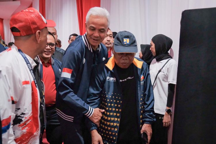 Gubernur Jawa Tengah Ganjar Pranowo dan Menteri PUPR Basuki Hadimuljono memeriahkan pembukaan Pekan Olahraga Nasional (Pornas) XVI 2023, di GOR Jatidiri Semarang, Jumat (14/7/2023).