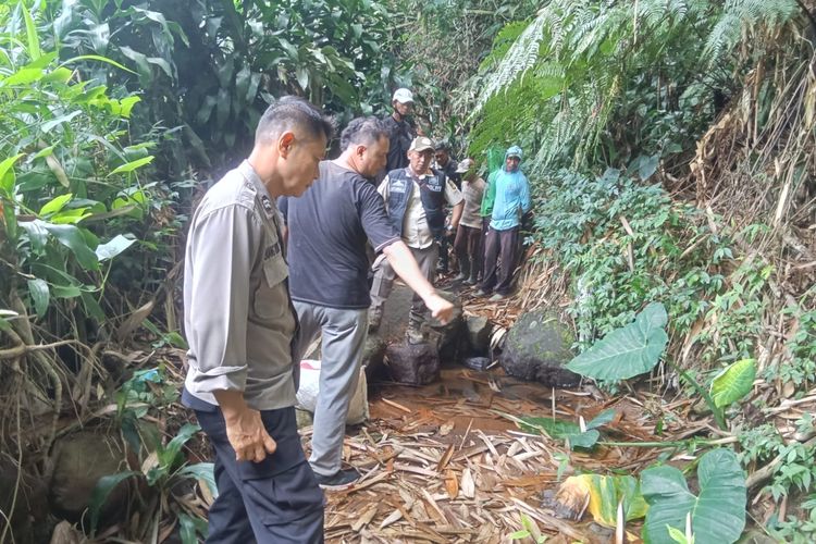 Warga Sukabumi Temukan Jasad Perempuan Tinggal Tulang Belulang di Sungai Mengering