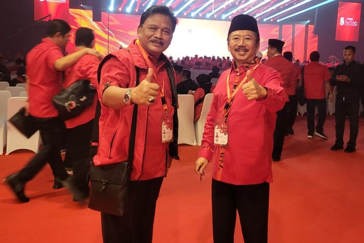 Mantan Bupati Nganjuk Marhaen Djumadi (kiri) saat mengikuti Rakernas V PDI-P di Beach City International Stadium, Ancol, Jakarta Utara pada 24-26 Mei 2024.