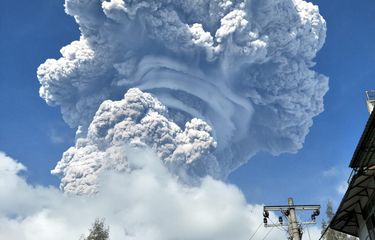 Gunung Sinabung di Kabupaten Karo, Sumatera Utara, kembali meletus, Senin (19/2/2018) pukul 08.53 WIB.