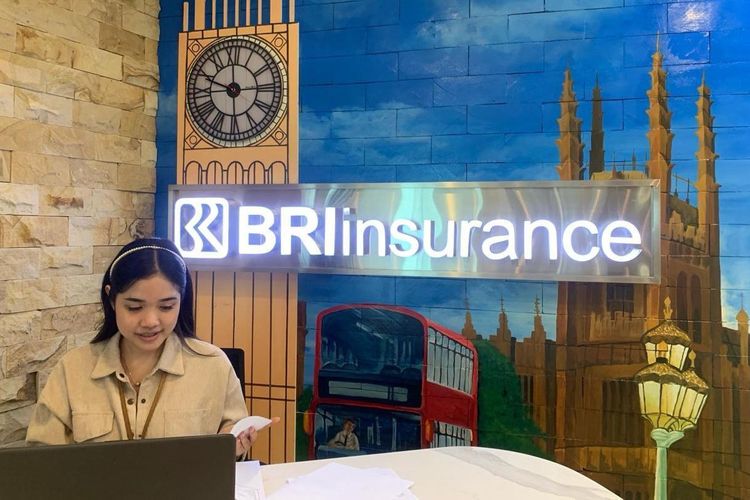 BRI Insurance Bayar Klaim Asuransi Alat Berat Rp 322 Juta