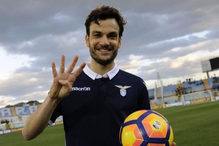 Marco Parolo mencetak empat gol saat Lazio menang 6-2 atas Pescara, Minggu (5/2/2017).