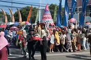 Video Warga Berebut Gunungan BH Saat Karnaval HUT Ke-278 Kabupaten Sragen Viral di Medsos, Bapak-bapak Tak Mau Ketinggalan
