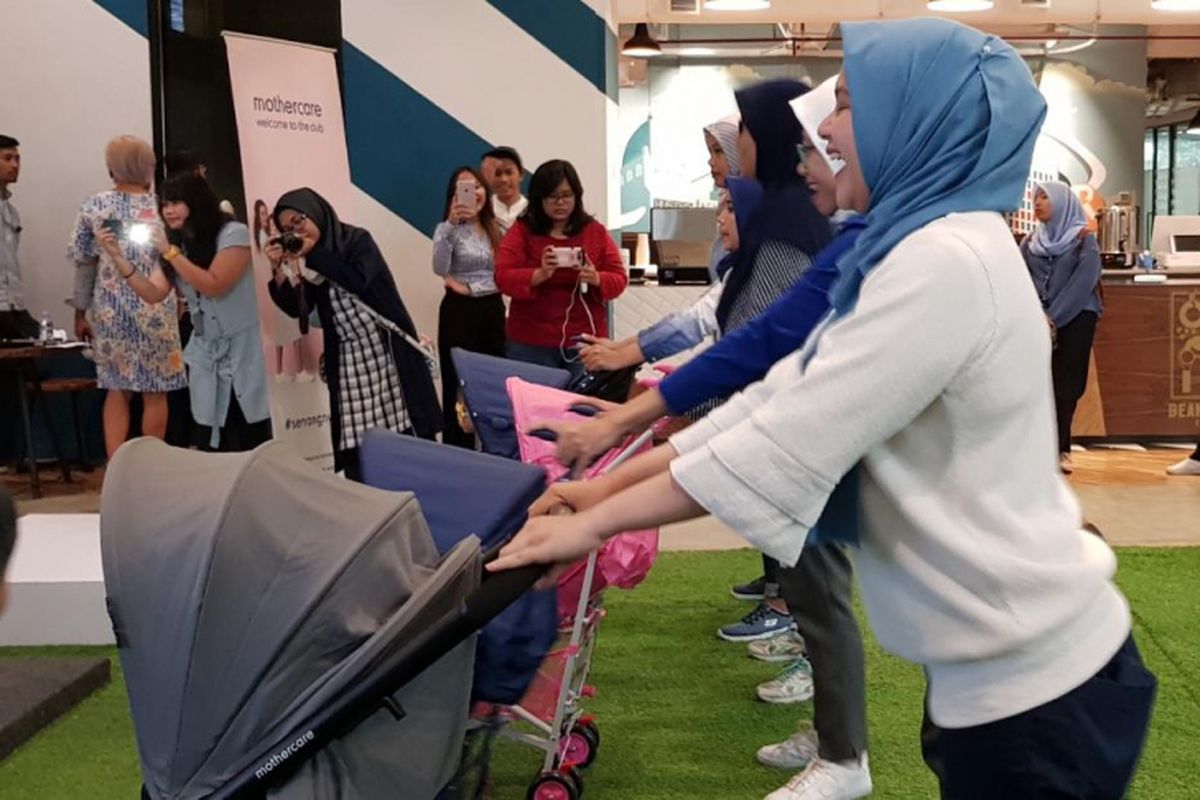 Aktivitas Get Fit With Stroller dari Mothercare, Jakarta, Kamis (4/10/2018).