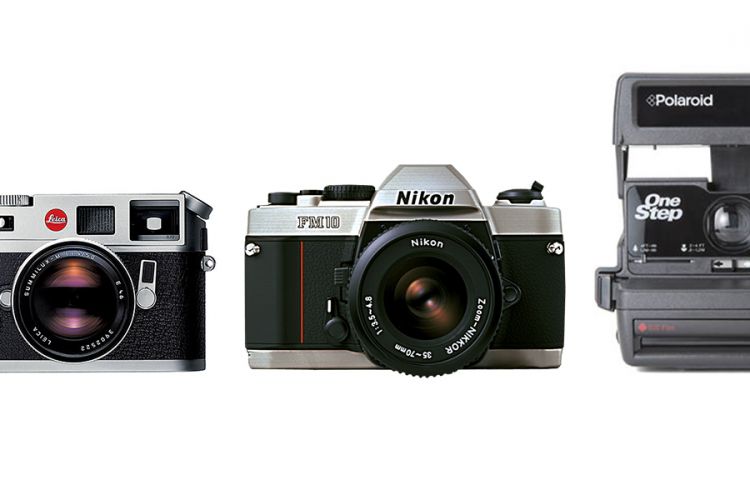 Contoh kamera film modern. Dari kiri ke kanan: Leica M7 (rangefinder), Nikon FM10 (SLR), dan Polaroid 600 (kamera instan).