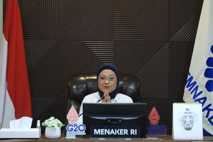 Menteri Ketenagakerjaan Ida Fauziyah memberikan sambutan dalam acara pelantikan dan pengukuhan DPP PAPPRI secara virtual di Jakarta, Senin (1/8/2022).