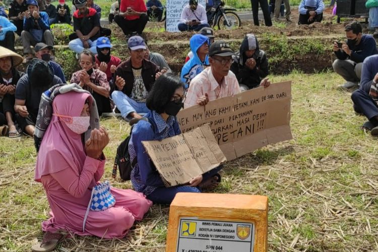 Warga di area Rawa Pening berdoa untuk.pembatalan Kepmen PUPR No.365 Tahun 2020