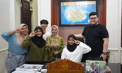 Ajak Siswa SMPN 2 Pare Menginap di Rumah Dinasnya, Mas Dhito Ingin Mereka Rasakan Keseharian Jadi Bupati